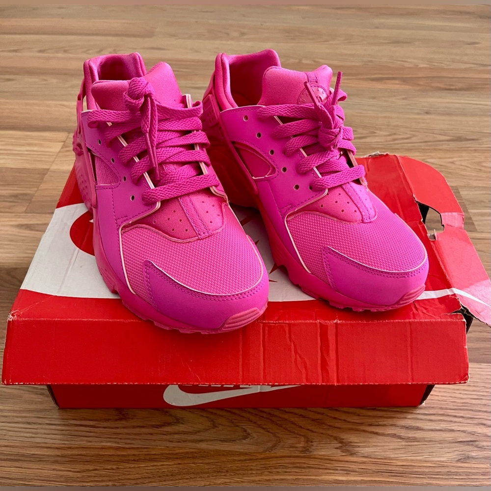 NEW Women’s Nike Huarache Run 6Y